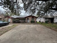 Building Photo - 2212 Viewtop Ln