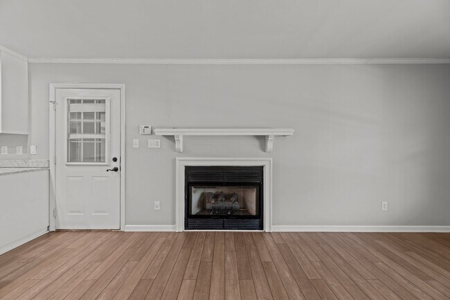 Building Photo - 105 3rd St