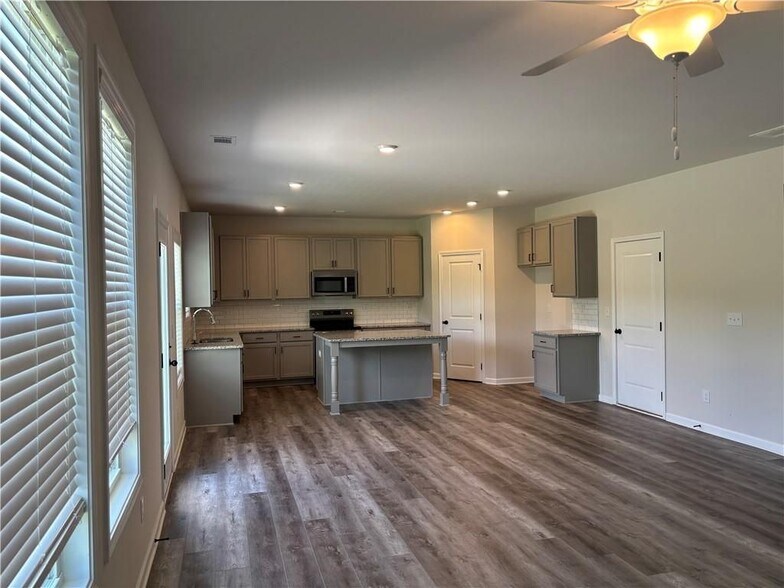 Building Photo - 497 Fox Crk Dr