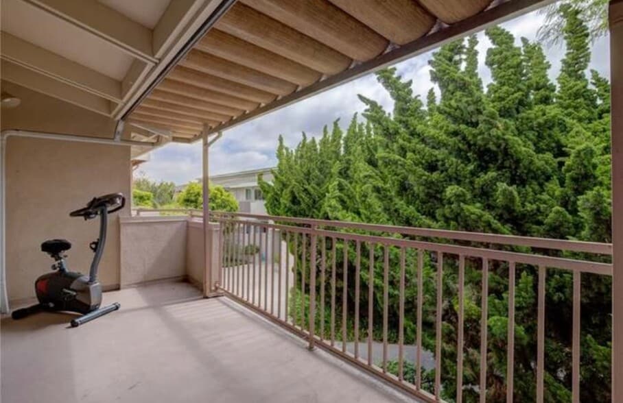 Building Photo - 3220 Merrill Dr