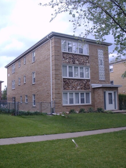 Main Building - 826 E Capri Dr