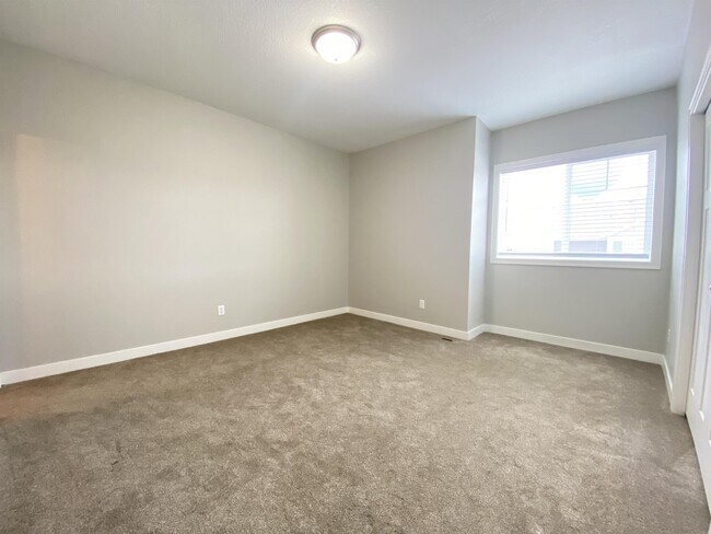 Building Photo - 686 Stone Haven Dr NE