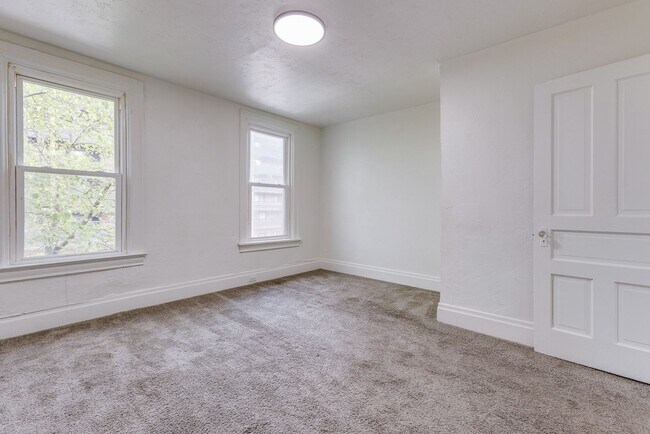 Building Photo - 112 Tecumseh St