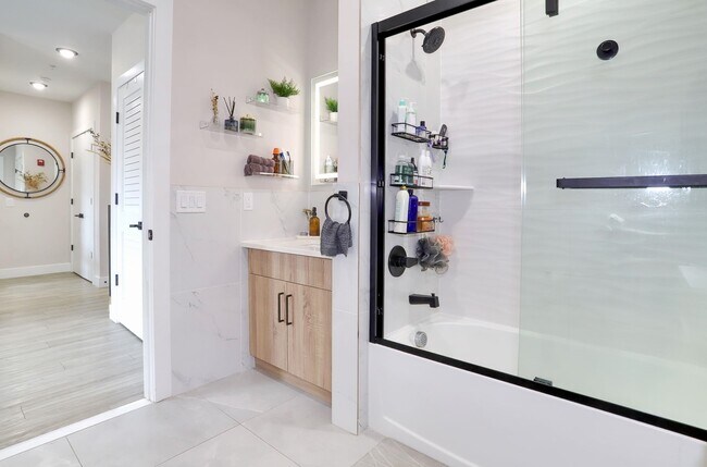 Building Photo - 212 70th St