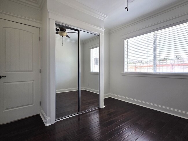 Building Photo - Adorable Beach-Close 2 Bedroom Bungalow in...