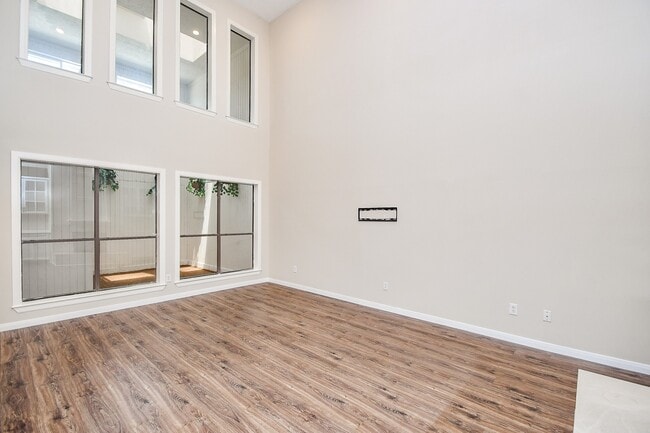Building Photo - 9625 Bayou Brook St