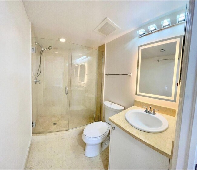 Building Photo - 19900 E Country Club Dr