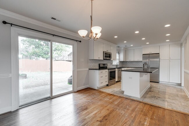 Building Photo - 3 Bedroom Rancher in Chesterfield! ***Avai...