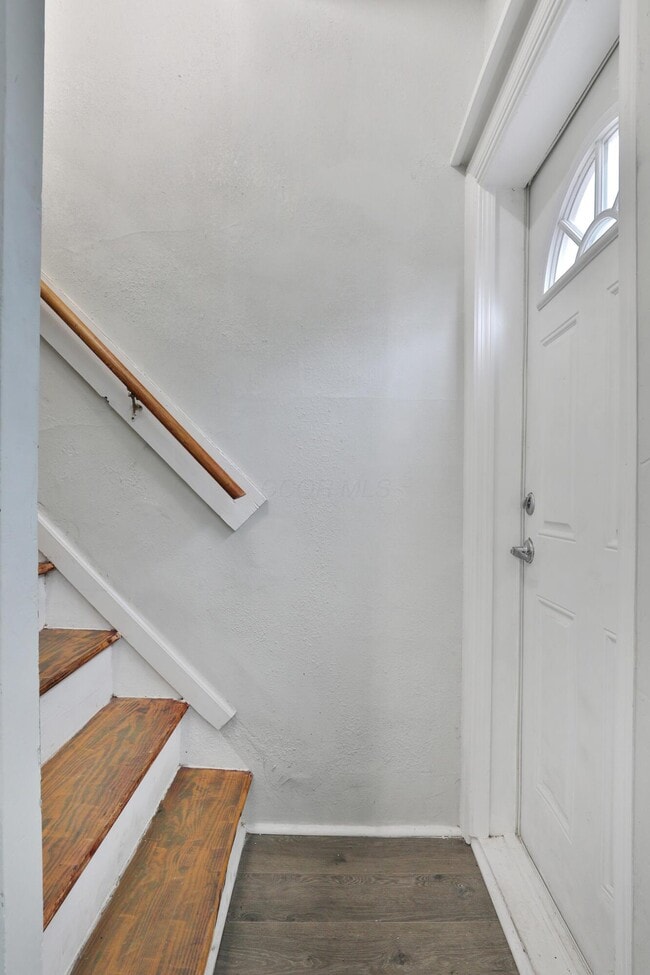 Building Photo - 628 E Whittier St