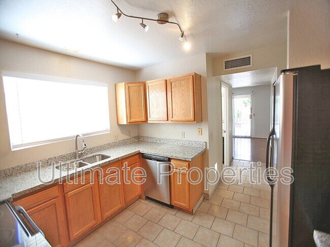 Building Photo - 948 E Escuda Dr