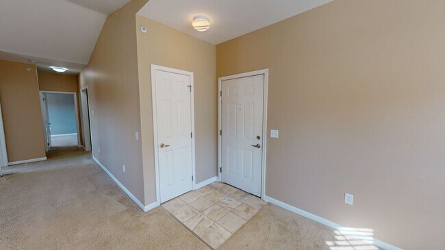 Building Photo - Second Floor Rear View 3 Bedroom in a Gate...