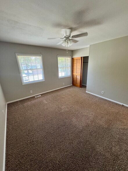 Building Photo - 158 Kenmore Pl
