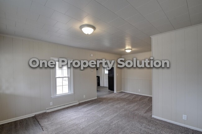 Building Photo - 810 Plain St