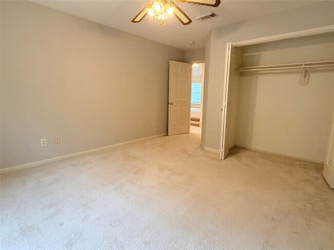 Building Photo - 3306 Vista Lake Dr