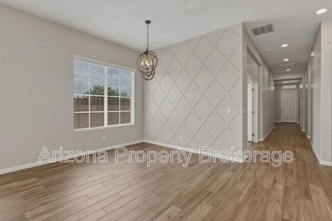 Building Photo - 2747 S Wildrose