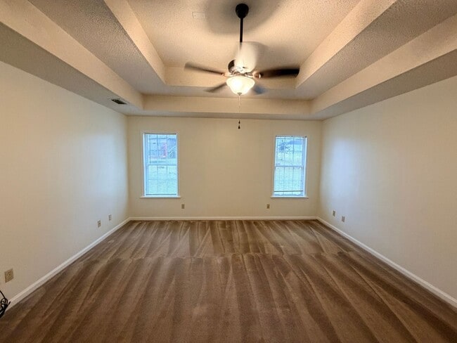 Building Photo - 3 Bedroom/2 Bath home in North Lake Subdiv...