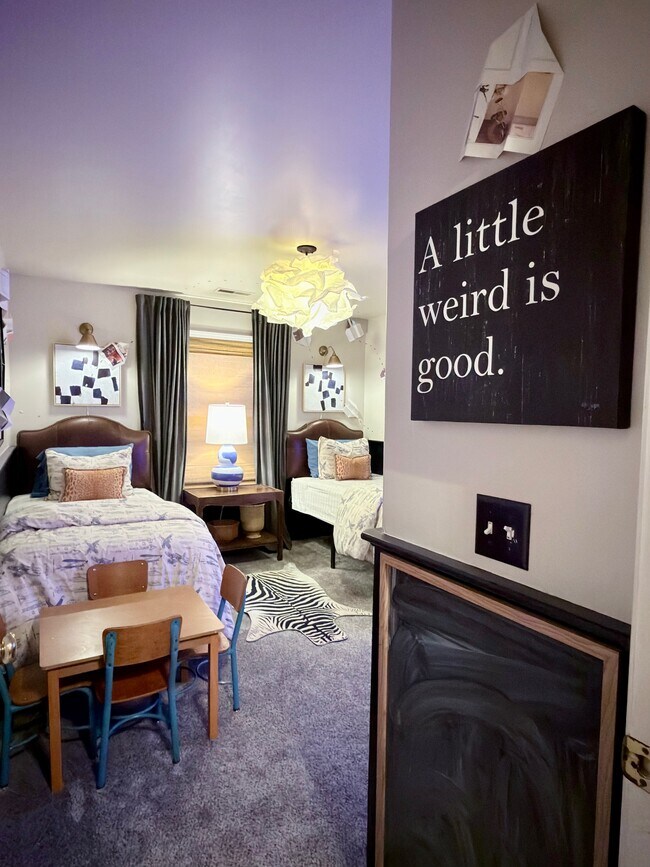 Building Photo - 1044 Hummingbird Ln