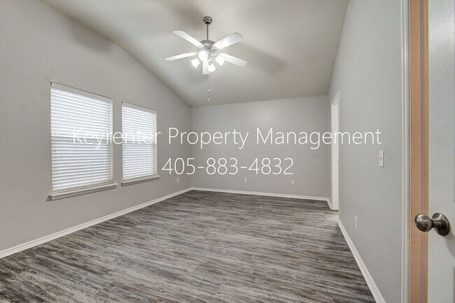 Building Photo - 13313 SW 2nd Terrace