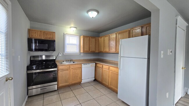 Building Photo - 2105 Hunter St