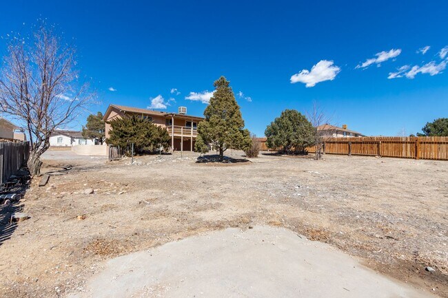 Building Photo - 544 S Watermelon Dr