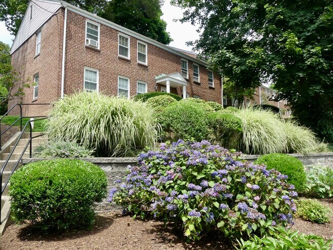 Primary Photo - 10 Clarmore Dr