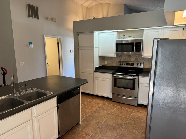 Building Photo - 1238 Bent Oak Trail