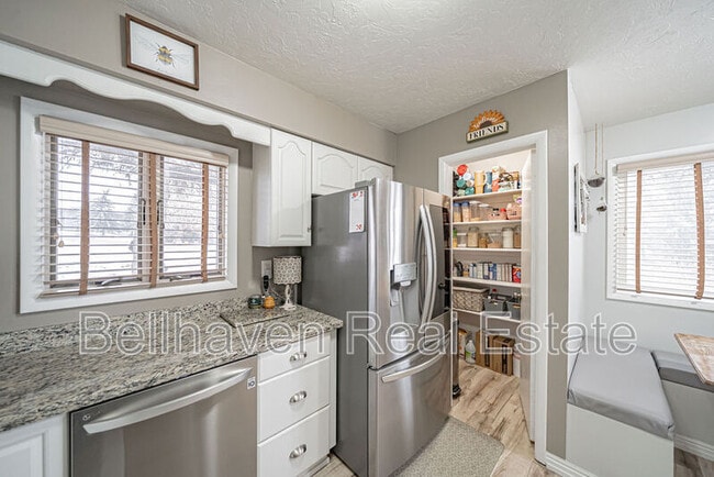 Building Photo - 12000 S Sunrise Cir