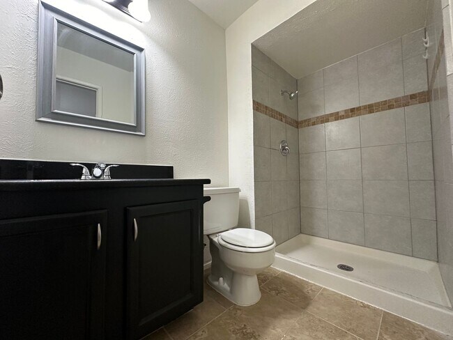 Building Photo - Move-In Ready in Plano