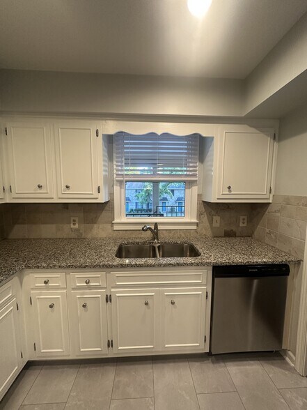 Building Photo - 207 Westfield Dr