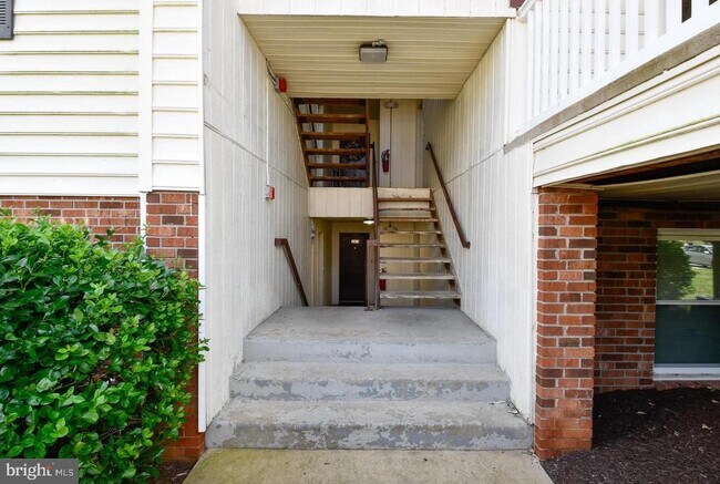 Building Photo - 102 Chesterfield Ln