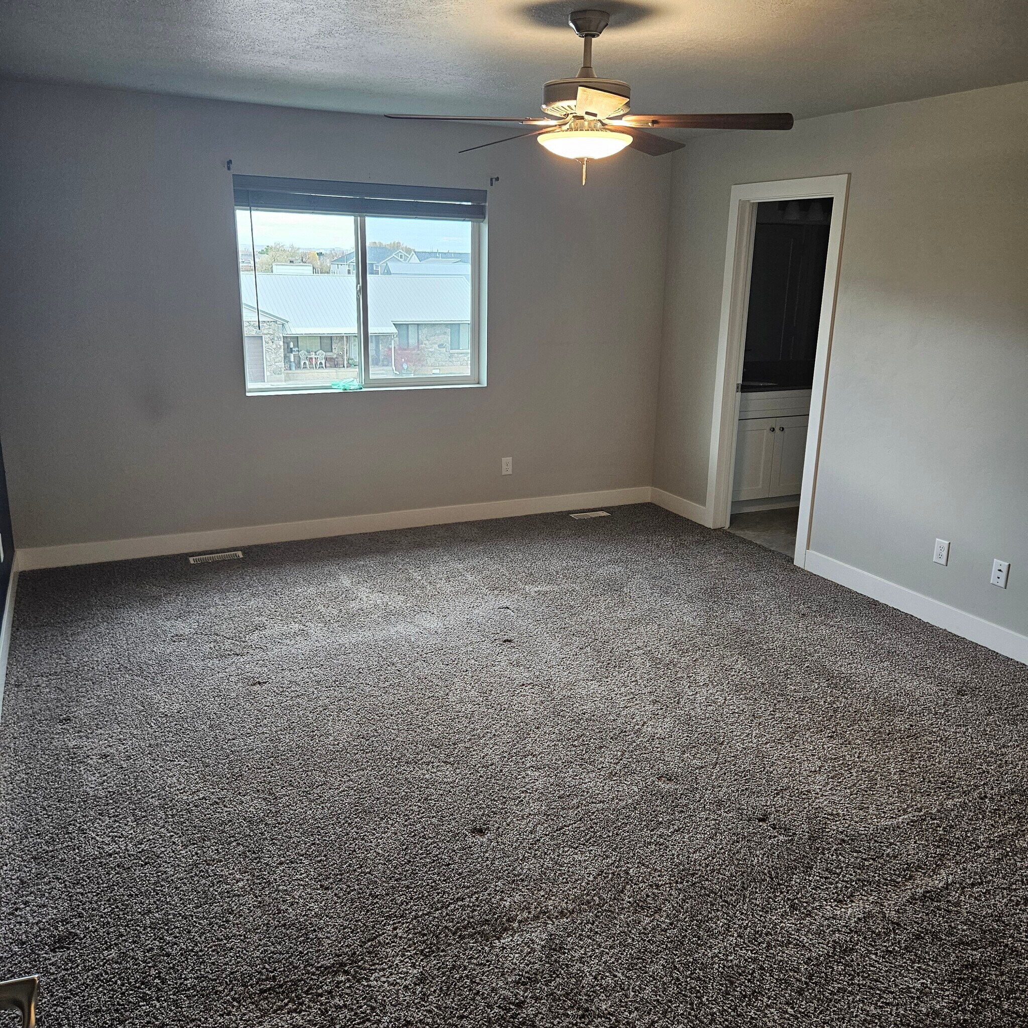 Building Photo - 259 E 1500 N