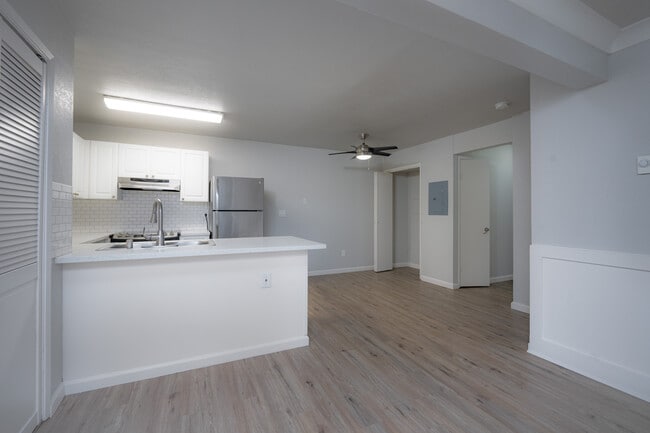 BW 2BD dining - Breakwater Apartments