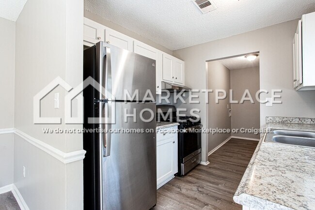 Building Photo - 3824 Cannon Dr