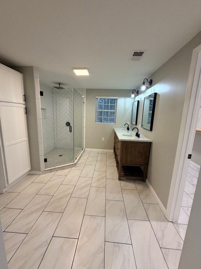 Building Photo - 3/2 Pascagoula