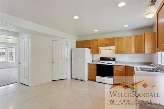 Building Photo - Beautiful 3 Bed 1.5 Bath Townhome in Ogden