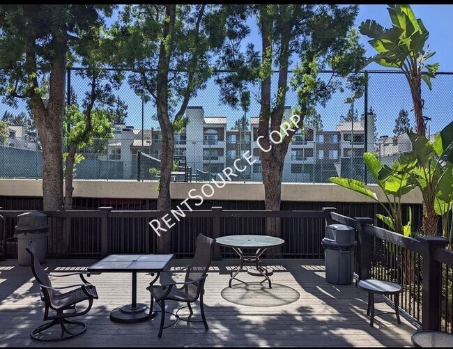 Building Photo - 5525 Canoga Ave