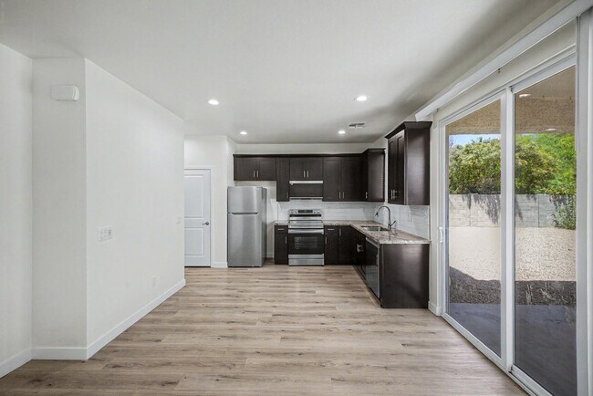 Building Photo - 136 W Latona Rd