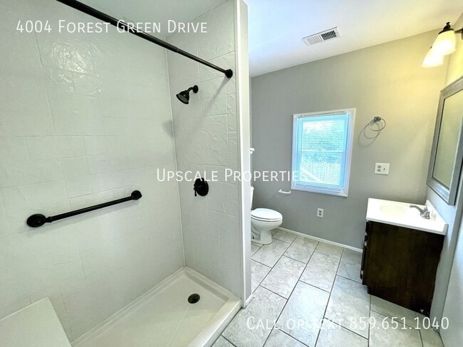 Building Photo - 4004 Forest Green Dr