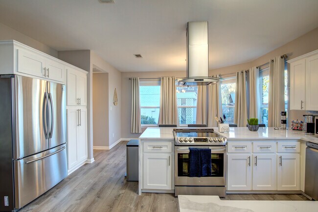 Building Photo - 8606 Columbia Dr