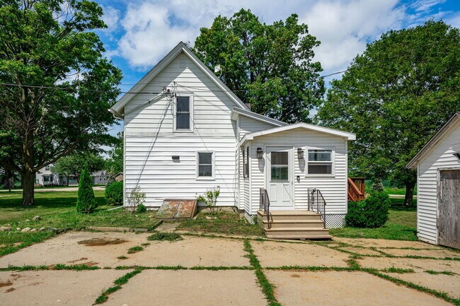 Building Photo - 7496 Wolf Rd