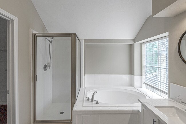 Building Photo - 8827 Lawncliff Ln