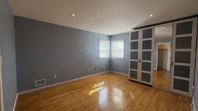 Building Photo - 86 Notre Dame Ave