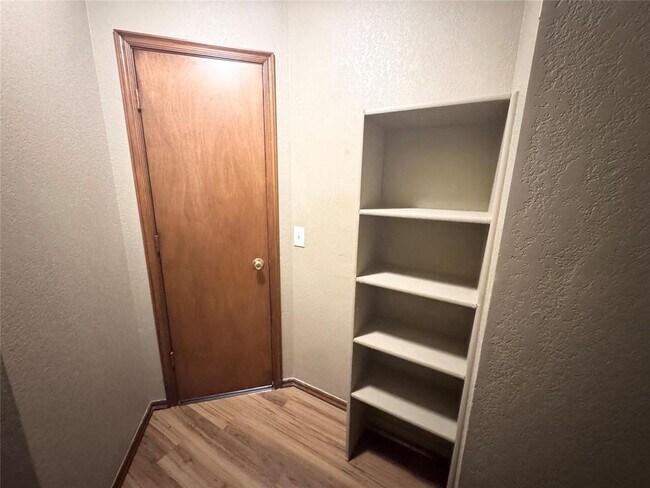 Building Photo - 209 Bradgate Dr