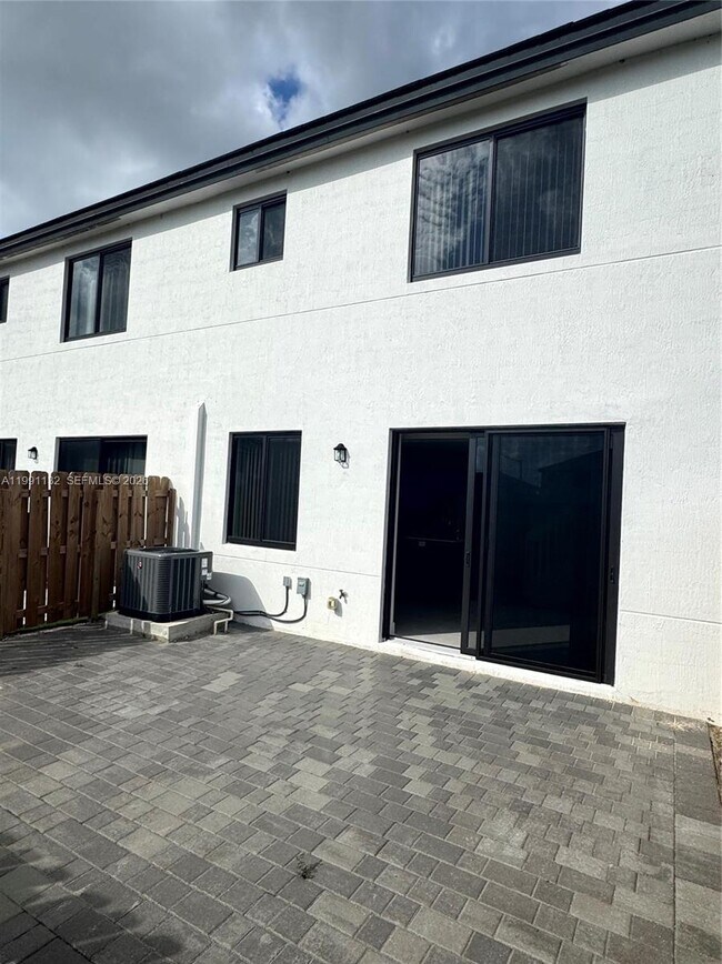 Building Photo - 18992 SW 344th Ter