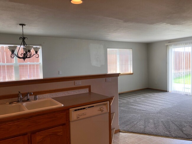 Building Photo - Beautiful 3 bedroom 2 bath in Kennewick of...