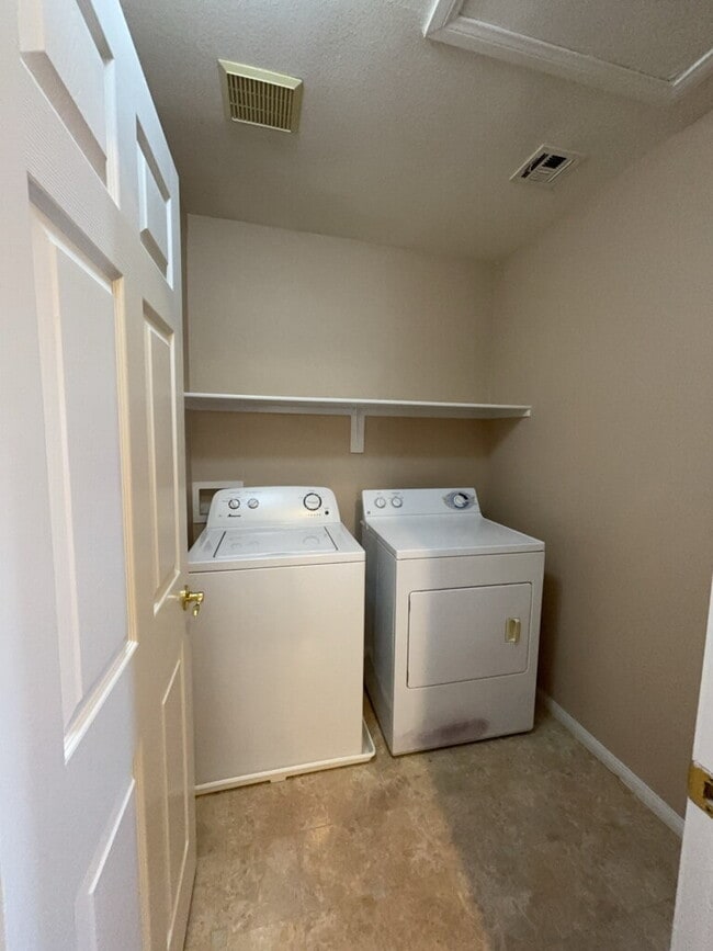 Building Photo - This is where comfort and style meet - This spacious 3-Bedroom, 2.5 bath home is waiting to be ca...
