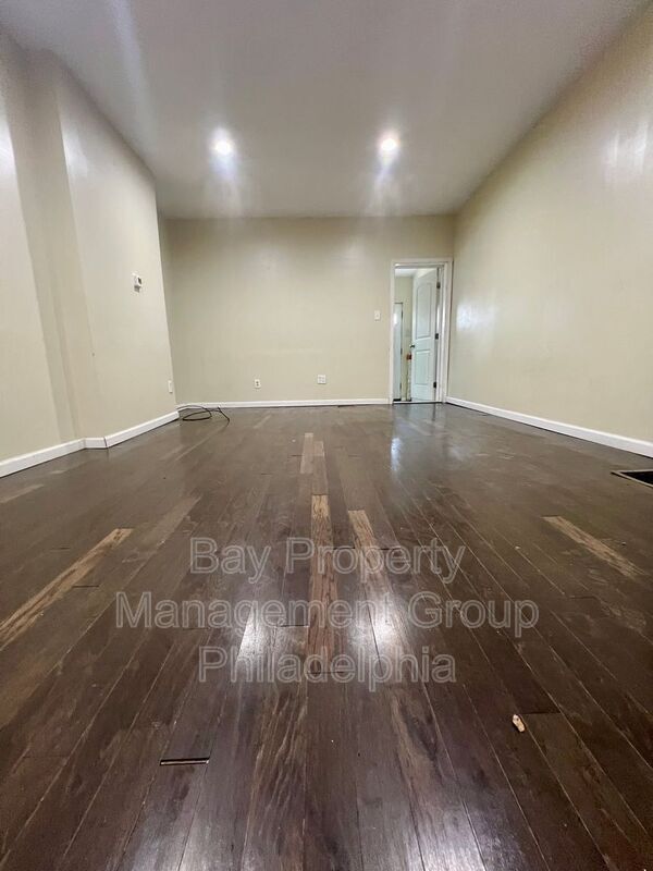 Building Photo - 7275 Saybrook Ave