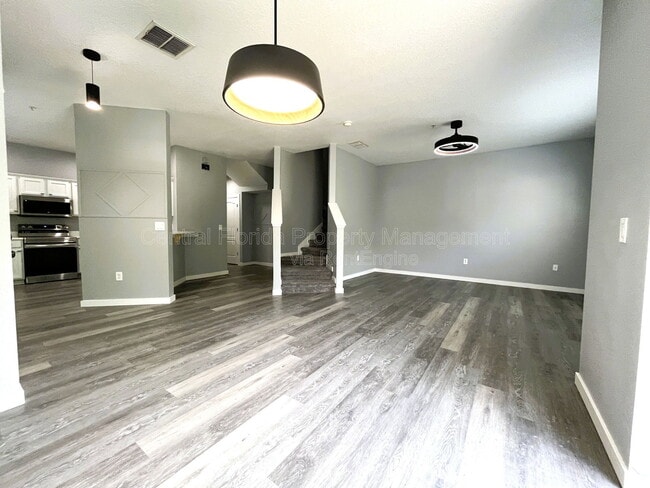 Building Photo - 6682 S Goldenrod Rd