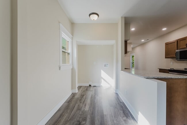 Building Photo - Beautiful Renovated 3 Bedroom and 2 Bathroom Home