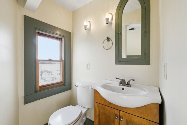 Building Photo - 74 Dartmouth St